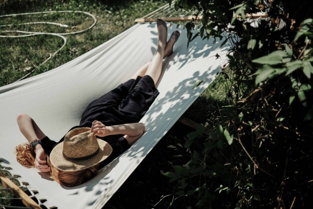 reposer femme repos culpabilité capitalisme alimentation intuitive TCA troubles alimentaires