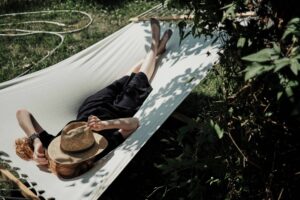 reposer femme repos culpabilité capitalisme alimentation intuitive TCA troubles alimentaires